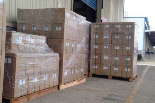 準(zhǔn)備裝車(chē)的運(yùn)輸貨物